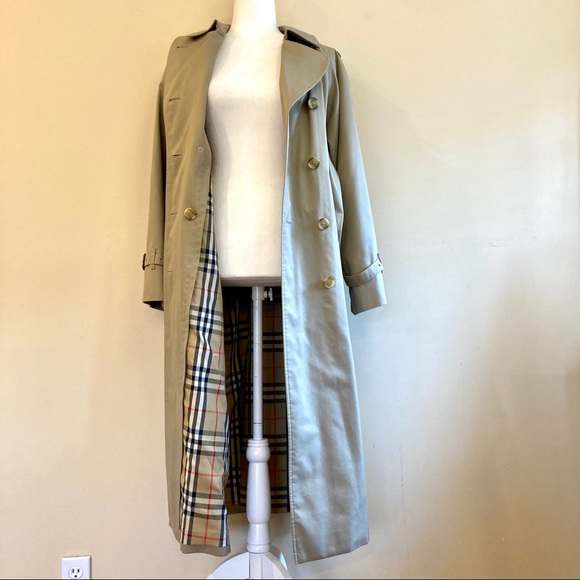 Burberry: classic vintage long trench coat (M)